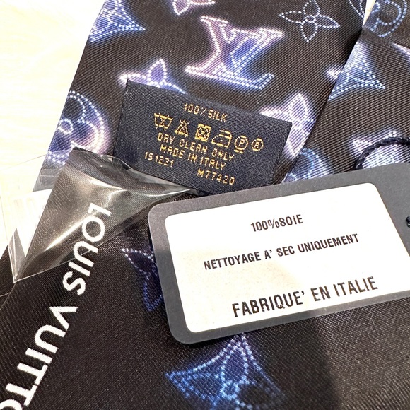 NEW Louis Vuitton Flight Mode Bandeau Blue Scarf - Picture 7 of 9